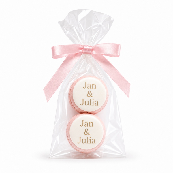 Macarons mit Namen von Braut und Braeutigam fuer Hochzeit